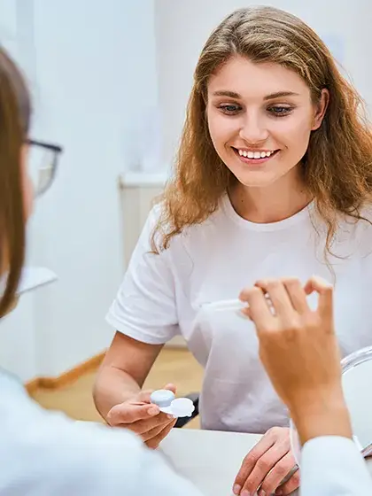 oRIENTACAO SOBRE O USO DE LCENTE DE CONTATO uai